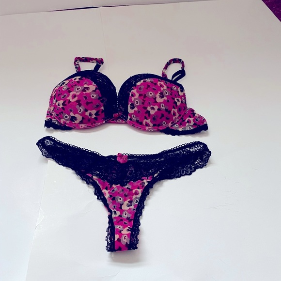 Sexy Bra & Thong Panty set. Pretty Multicolors. Bra Sz. 34B, Panties Sz. XS. - Picture 3 of 7